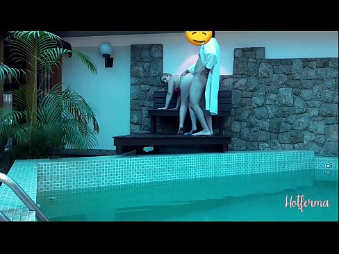 ❤️ Bòs envite sèvant nan pisin lan, men li pa t 'kapab reziste yon cho ☑ Videyo fout nan ht.pornburst.ru ☑