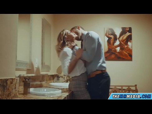 ❤️ Lè yon blond bèl sedui ou nan yon twalèt piblik ☑ Videyo fout nan ht.pornburst.ru ☑